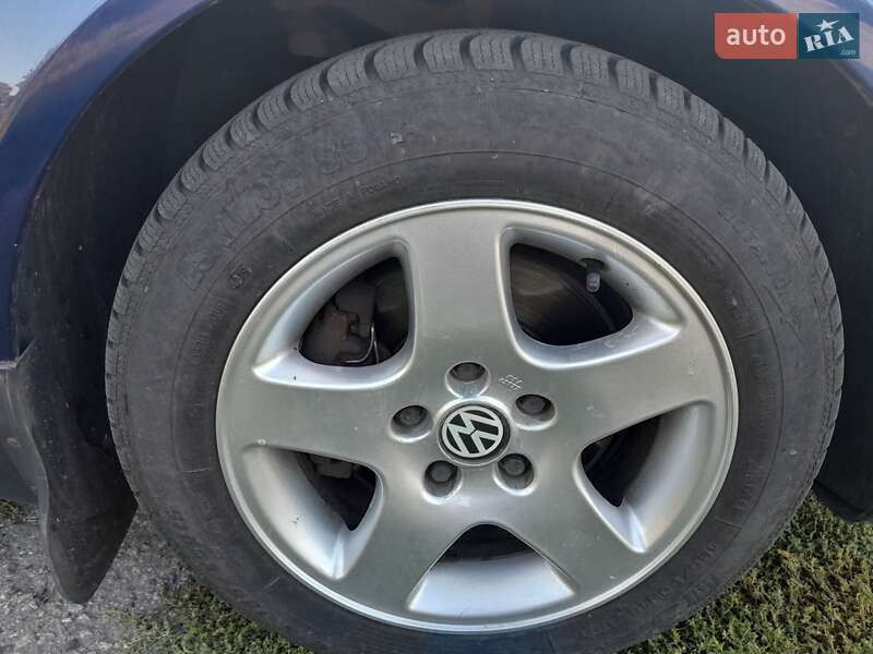 Седан Volkswagen Passat 2001 в Карлівці