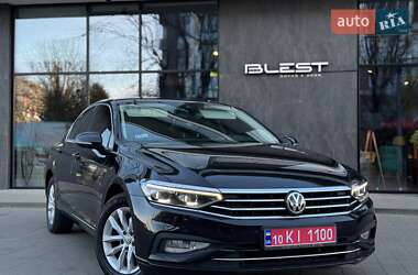 Седан Volkswagen Passat 2020 в Ужгороді