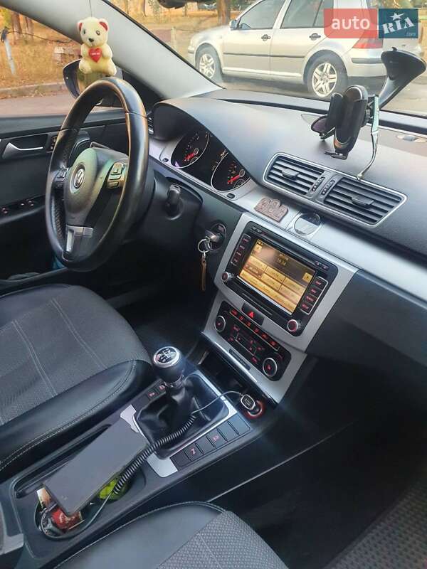 Универсал Volkswagen Passat 2011 в Киеве