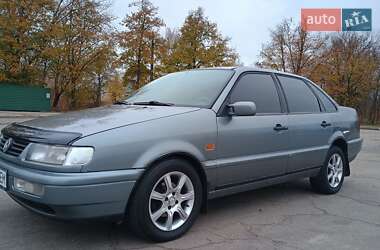 Седан Volkswagen Passat 1994 в Харькове