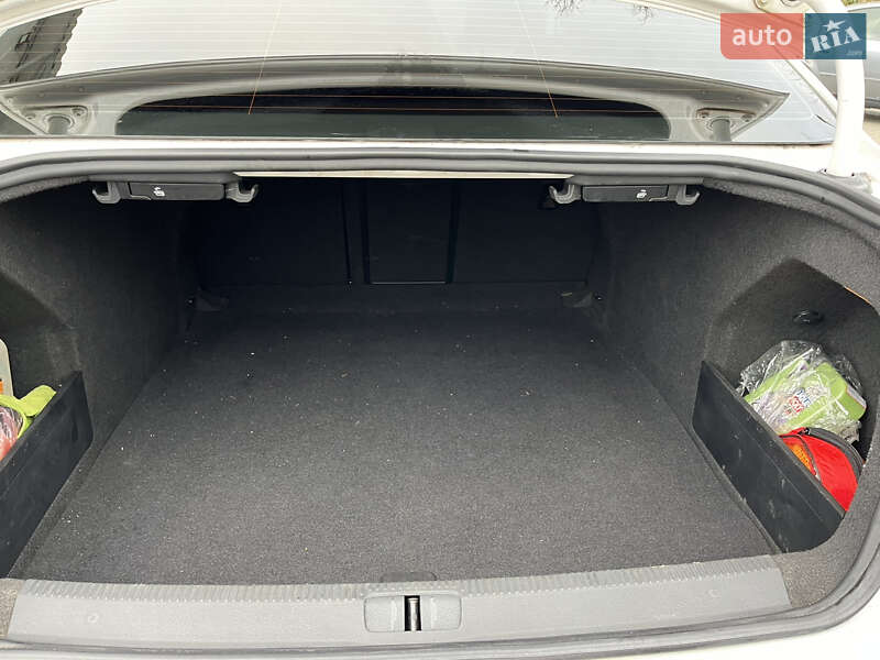 Седан Volkswagen Passat 2011 в Чернівцях фото 17 Седан Volkswagen Passat 2011 в Чернівцях