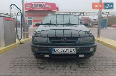 Универсал Volkswagen Passat 1995 в Ровно