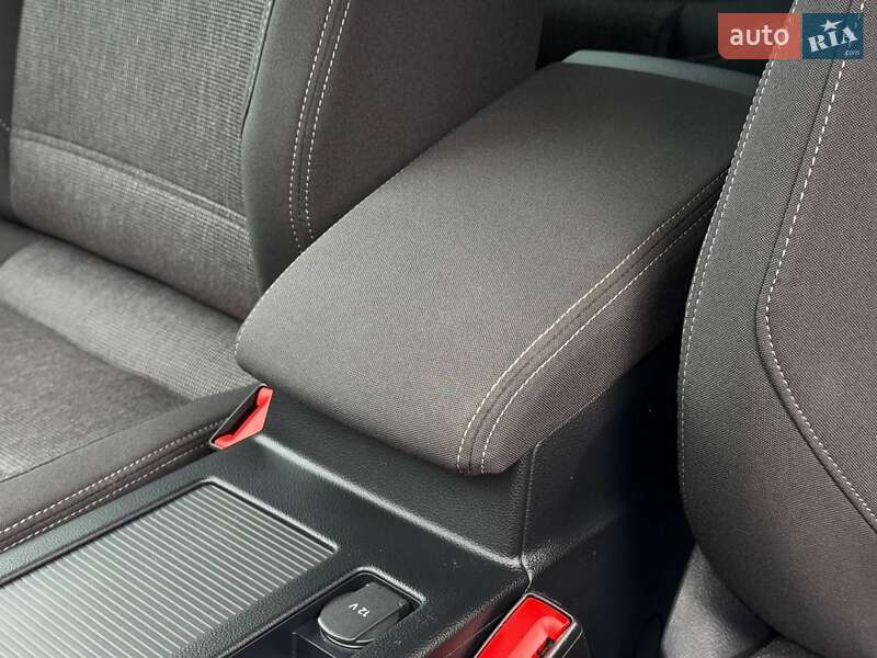 Универсал Volkswagen Passat 2018 в Киеве