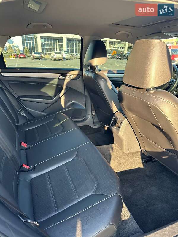 Седан Volkswagen Passat 2015 в Києві