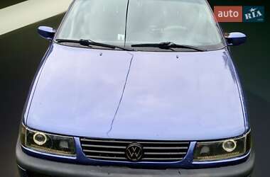 Седан Volkswagen Passat 1996 в Львові