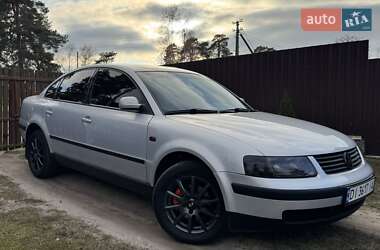 Седан Volkswagen Passat 1999 в Зарічному