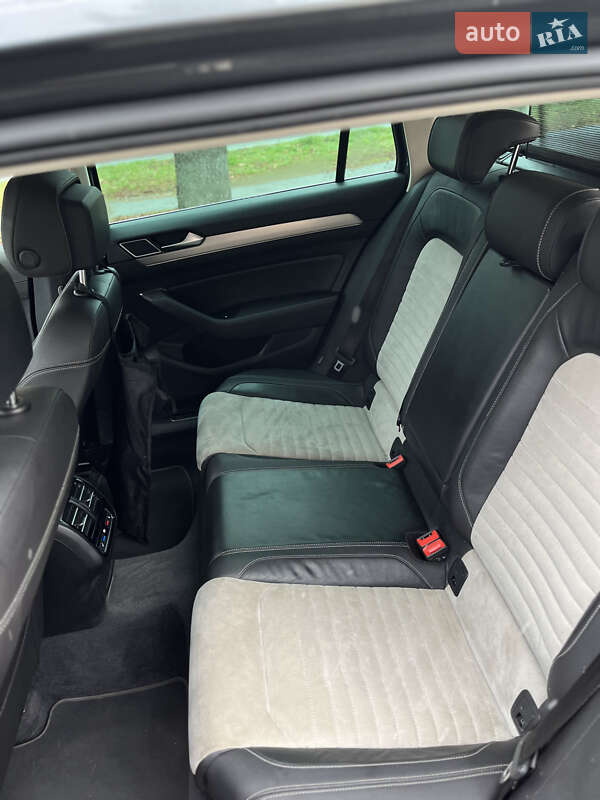 Универсал Volkswagen Passat 2016 в Хмельницком