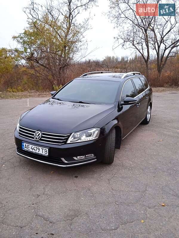 Універсал Volkswagen Passat 2012 в Дніпрі