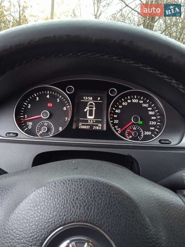 Універсал Volkswagen Passat 2012 в Дніпрі