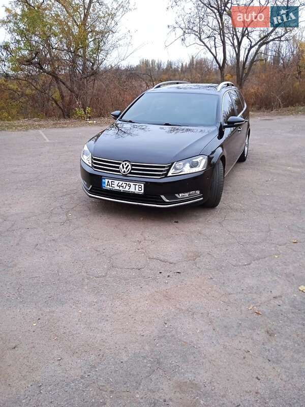 Універсал Volkswagen Passat 2012 в Дніпрі