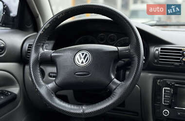 Седан Volkswagen Passat 2002 в 