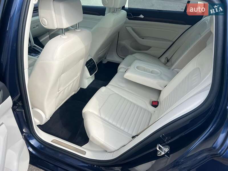Универсал Volkswagen Passat 2016 в Киеве фото 17 Универсал Volkswagen Passat 2016 в Киеве