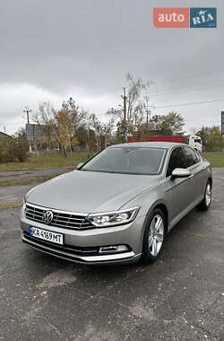 Седан Volkswagen Passat 2015 в Миколаєві