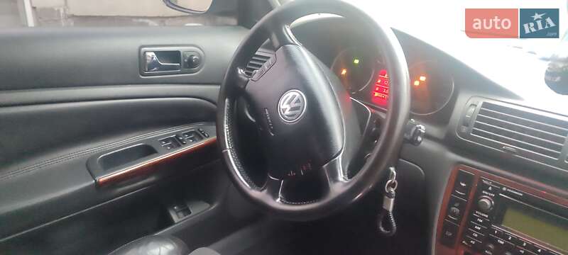 Універсал Volkswagen Passat 2004 в Миколаєві