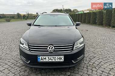 Універсал Volkswagen Passat 2011 в Жовкві