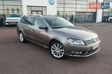 Универсал Volkswagen Passat 2011 в Тернополе