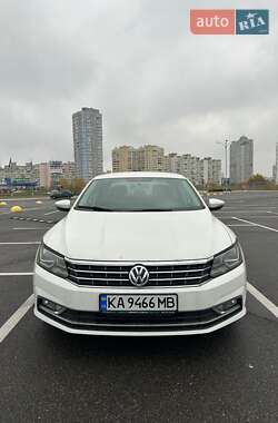 Седан Volkswagen Passat 2015 в Киеве