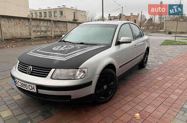 Седан Volkswagen Passat 1998 в Луцьку