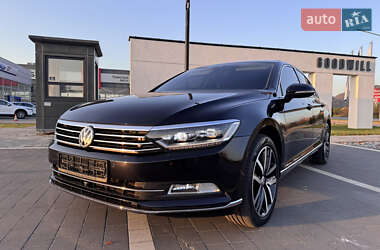 Седан Volkswagen Passat 2015 в Мукачевому