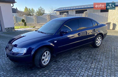 Седан Volkswagen Passat 2000 в Кременці