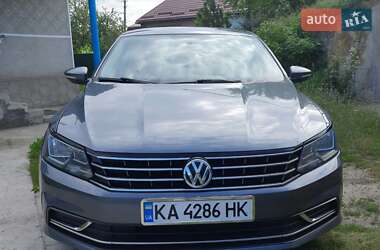 Седан Volkswagen Passat 2016 в Києві