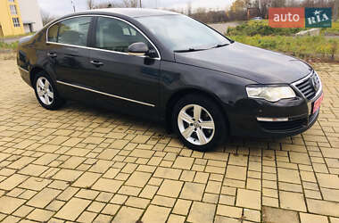 Седан Volkswagen Passat 2010 в Рівному