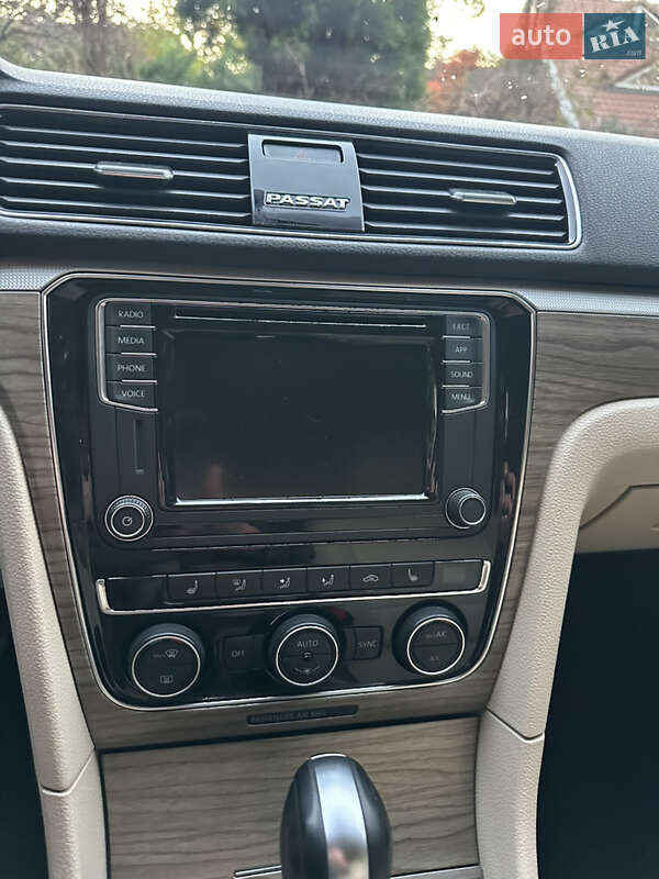 Седан Volkswagen Passat 2018 в Києві