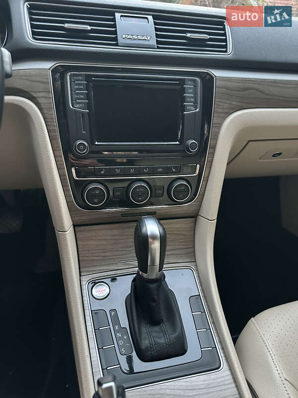 Седан Volkswagen Passat 2018 в Києві