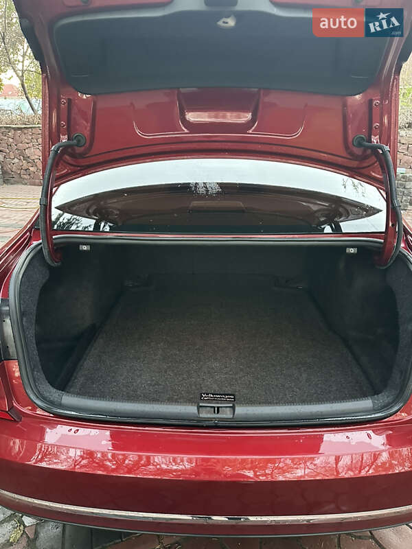 Седан Volkswagen Passat 2018 в Києві