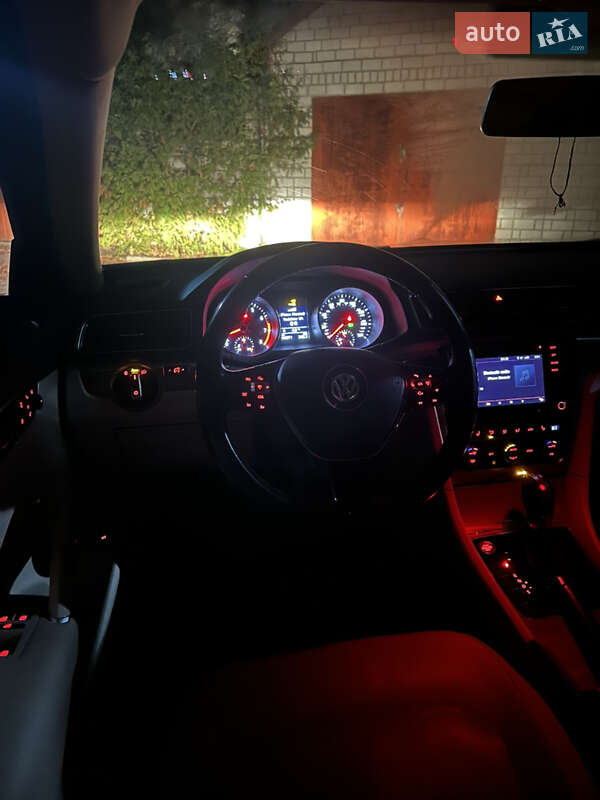 Седан Volkswagen Passat 2018 в Києві