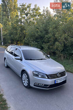 Універсал Volkswagen Passat 2012 в Володимир-Волинському