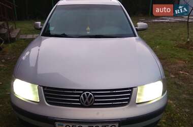 Седан Volkswagen Passat 1998 в Володимир-Волинському