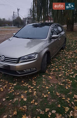 Седан Volkswagen Passat 2012 в Києві