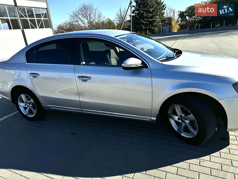 Седан Volkswagen Passat 2011 в Бершаді
