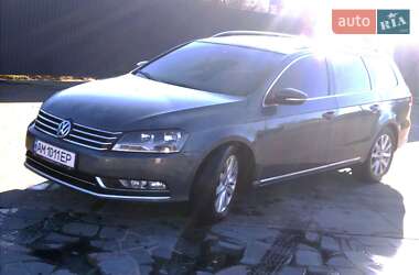 Универсал Volkswagen Passat 2012 в Пулинах