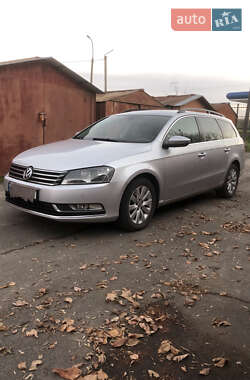 Універсал Volkswagen Passat 2012 в Луцьку