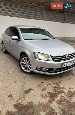 Седан Volkswagen Passat 2011 в Харкові