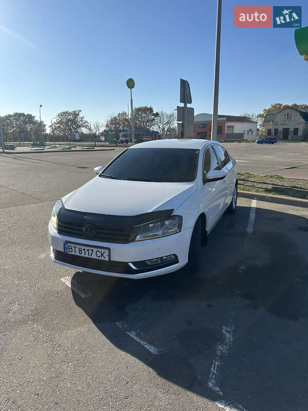 Седан Volkswagen Passat 2011 в Херсоні