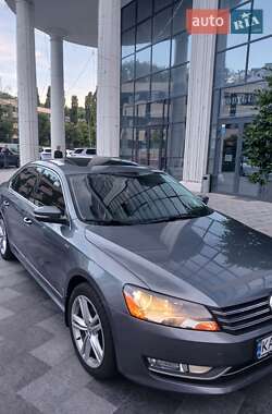 Седан Volkswagen Passat 2012 в Киеве