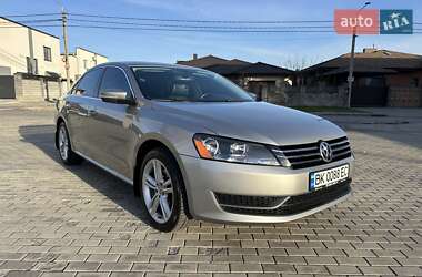 Седан Volkswagen Passat 2014 в Ровно