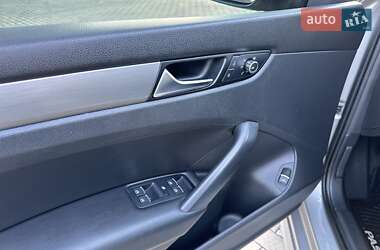 Седан Volkswagen Passat 2014 в Ровно