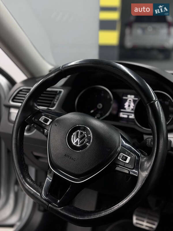 Седан Volkswagen Passat 2016 в Кропивницькому