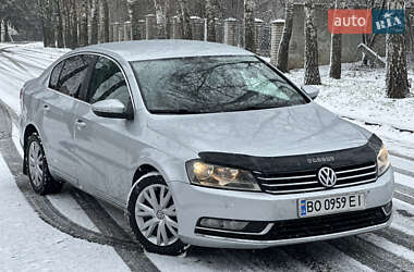 Седан Volkswagen Passat 2011 в Черновцах