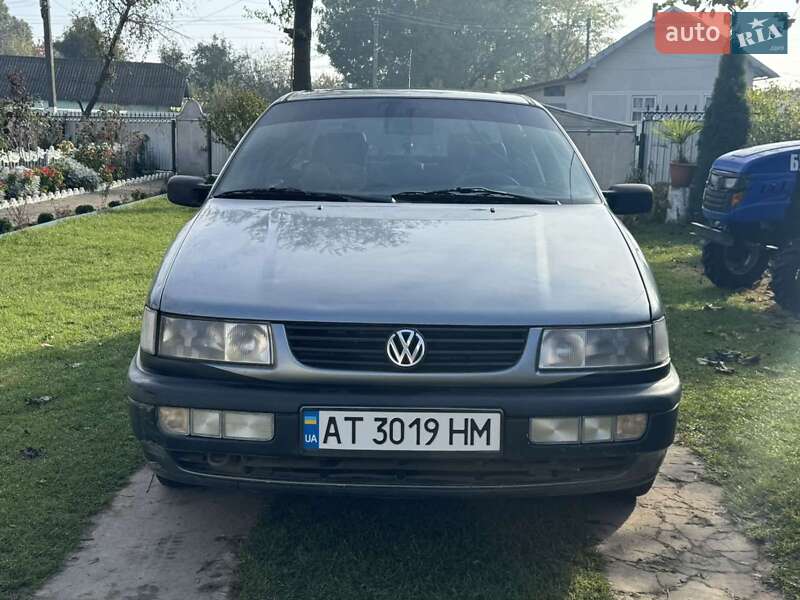 Седан Volkswagen Passat 1994 в Городенці