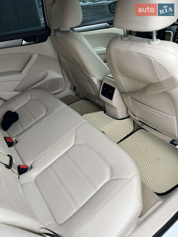 Седан Volkswagen Passat 2014 в Чернівцях