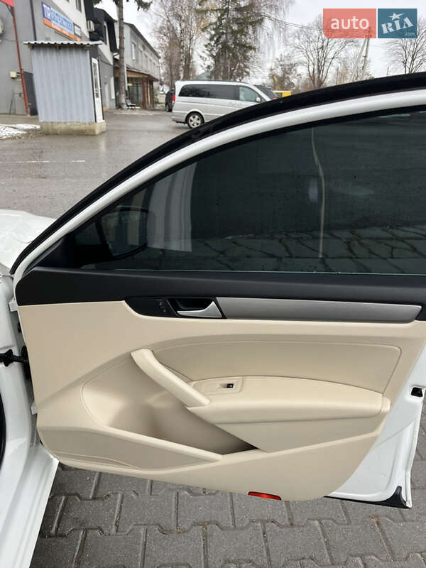 Седан Volkswagen Passat 2014 в Чернівцях