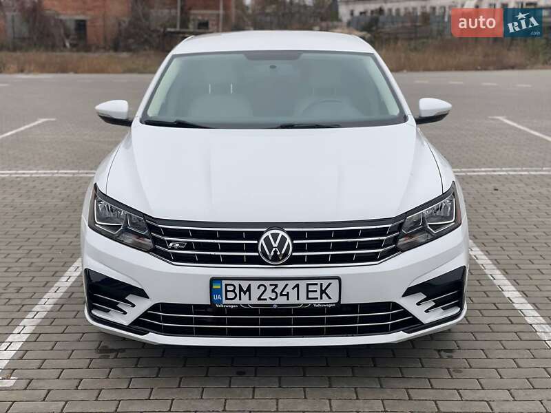 Седан Volkswagen Passat 2017 в Ромнах