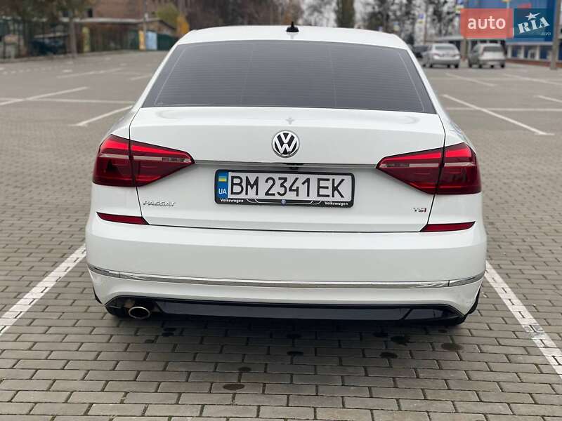 Седан Volkswagen Passat 2017 в Ромнах