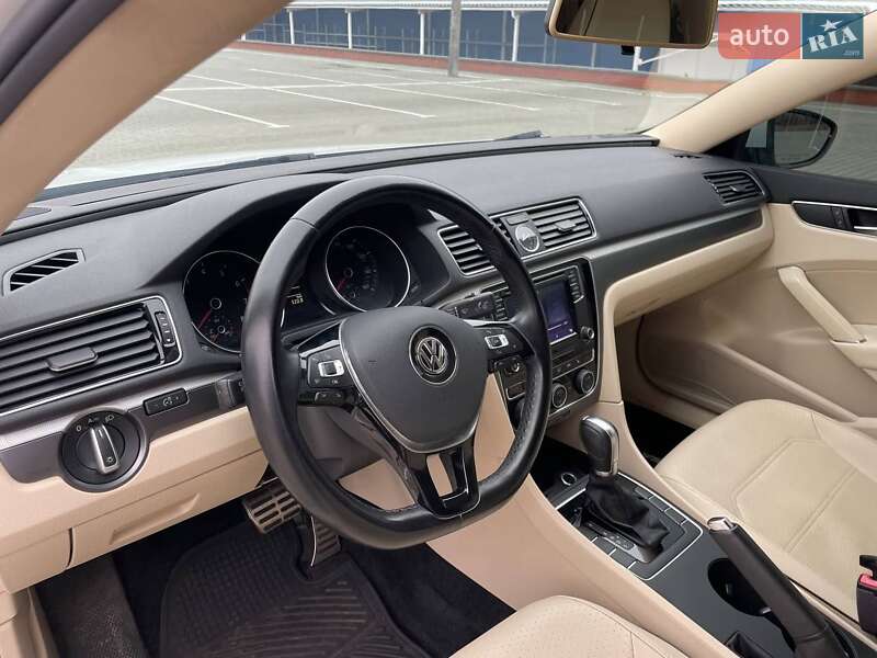 Седан Volkswagen Passat 2017 в Ромнах