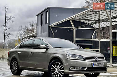 Седан Volkswagen Passat 2012 в Киеве